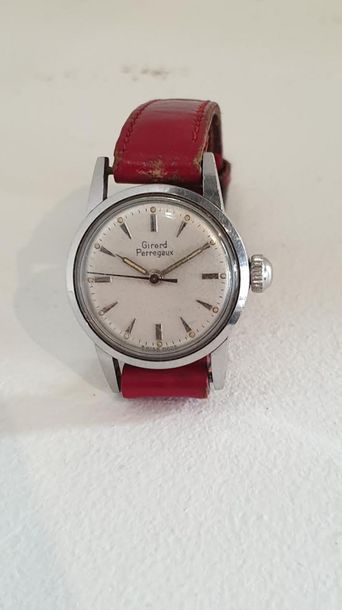 null GIRARD PERREGAUX vers 1960
Elagante petite montre en acier. Boitier rond, lunette...