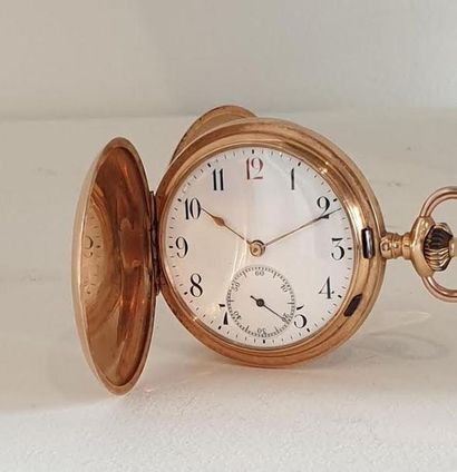 null Soap watch in 18K rose gold around 1900, anonymous.
Round case, oval bélière,...