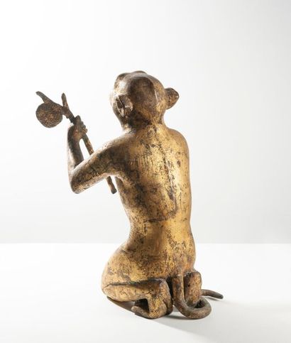 null THAÏLANDE, XVIIIème - XIXème siècle. 
Sculpture en ronde bosse du singe présentant...