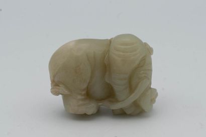 CHINE, début XXème siècle. Éléphant en jade...