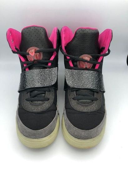 null Nike X Kanye West Air Yeezy 1 'Black Pink'
Paire de sneaker issue de la collaboration...