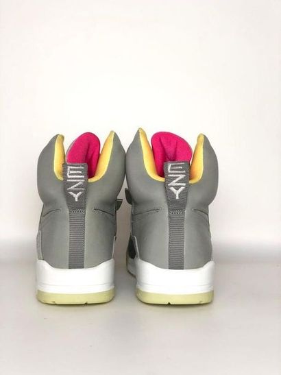 null Nike X Kanye West Air Yeezy 1 « Zen Grey »
Paire de sneaker issue de la collaboration...