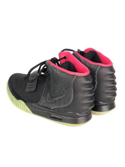 null Nike X Kanye West Air Yeezy 2 ‘Solar Red’
Paire de sneaker issue de la collaboration...