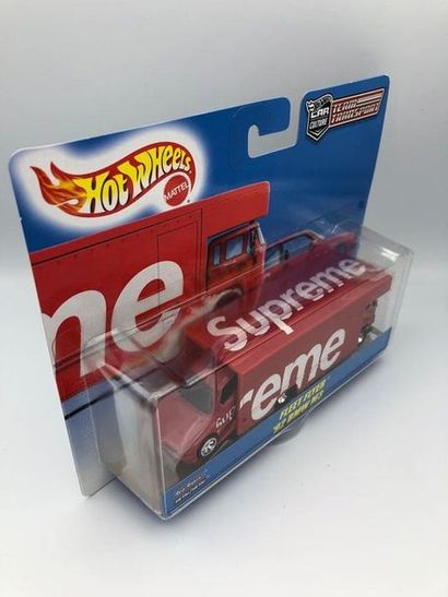 null SUPREME X HOT WHEELS
Miniature car model BMW M3 E30 transported in its miniature...