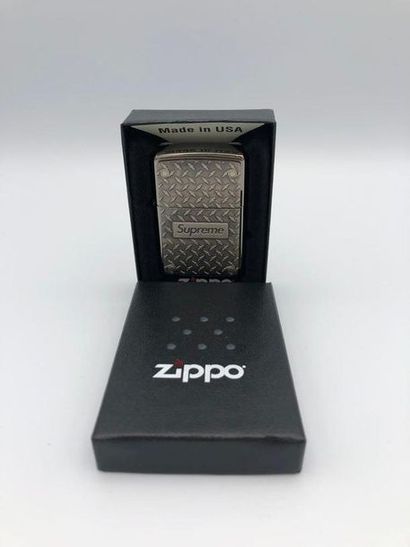 SUPREME X ZIPPO
Lighter resulting from the...