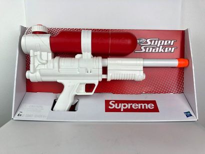 null SUPREME X NERF
Water gun resulting from the collaboration between Nerf and Supreme...