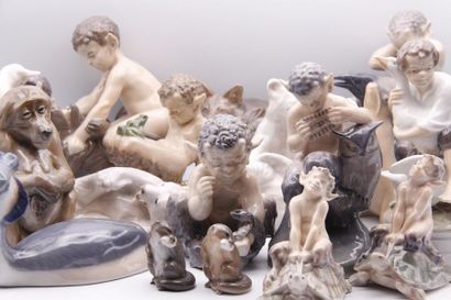 null ROYAL COPENHAGEN. Ensemble d'environ 17 statuettes en porcelaine polychrome...
