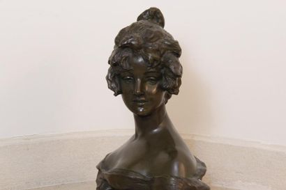 null Georges VAN DER STRAETEN 
 (1856-1928). Buste d'élégante. Épreuve en bronze...