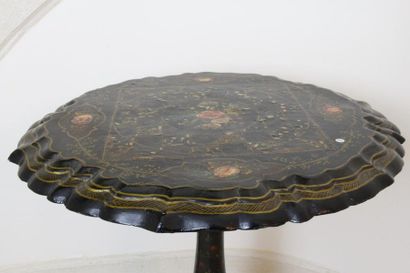 null Ensemble de trois meubles d'époque Napoléon III comprenant une table guéridon...