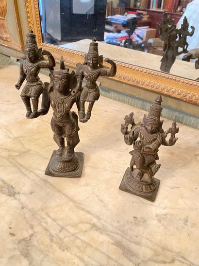 null 
Inde, XXème siècle. 






Deux statuettes dont l'une figurant Krishna et la...