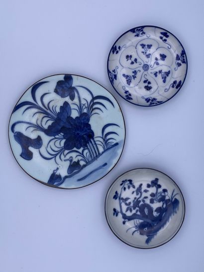 null 
Vietnam, XIXème siècle, porcelaine de Hue.






Paire de coupelles ornées...