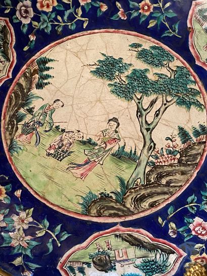 null 
China, 19th century. 






Enamelled copper dish decorated with figures in...