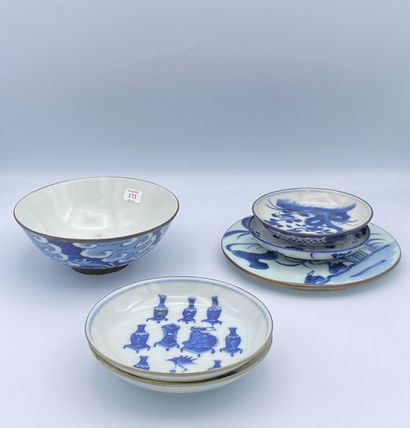 null 
Vietnam, XIXème siècle, porcelaine de Hue.






Paire de coupelles ornées...
