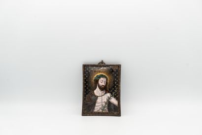 null 
Plaque en émail peint polychrome avec rehauts d’or représentant l’Ecce homo,...