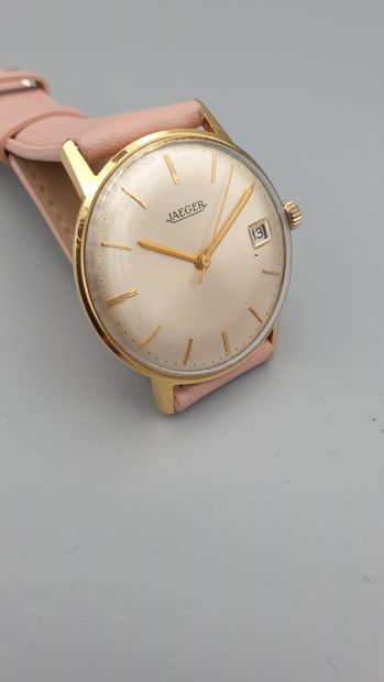 null JAEGER "Classic" circa 1960

Bracelet watch in 18K yellow gold, round case,...
