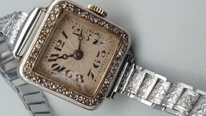 null Elegant lady's platinum watch circa 1920

Square platinum case, bezel set with...