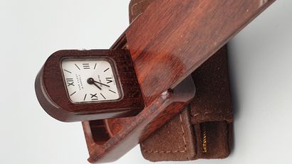 null VAN CLEEF ARPELS "Domino", circa 2000.

Small travel clock mounted in a domino...