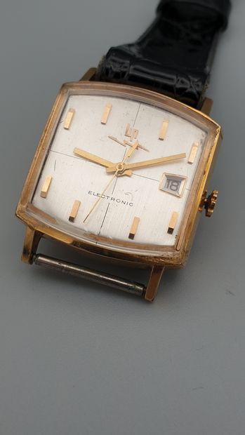 null LIP "Electronics", circa 1970.

 Plated metal bracelet watch. 

Curved square...