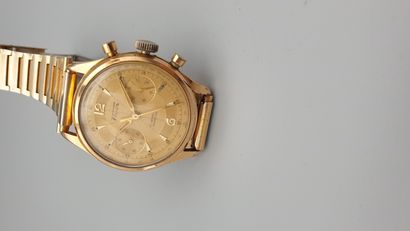 null Chronographe Suisse FLUDO vers 1955.

Elégant chronographe en métal doré, boitier...
