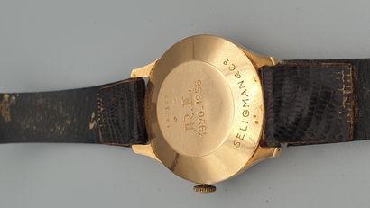 null JAEGER LECOULTRE vers 1955 

Montre bracelet en or jaune18k, boitier rond, lunette...