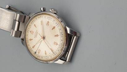 null VULCAIN CRIQUET "Alarm" n° 303001 circa 1955.

Stainless steel bracelet watch,...