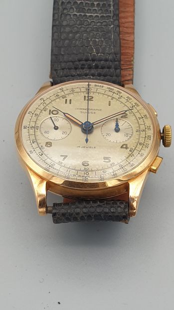 null CHRONOGRAPHE Suisse vers 1940

Large chronographe en or jaune 18k, boitier rond,...
