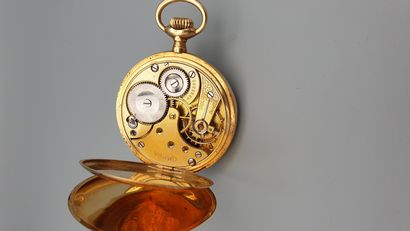 null OMEGA, vers 1910

Large montre de poche en or jaune 18K, boitier rond, lunette...