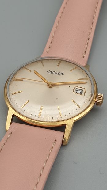 null JAEGER "Classic" circa 1960

Bracelet watch in 18K yellow gold, round case,...
