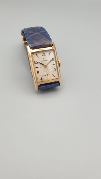 null OMEGA "Tank" circa 1940

Yellow gold wristwatch, rectangular curved "Tank" type...