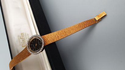 null DIAFIN Paris, circa 1965

Elegant ladies' watch in 18K yellow gold with diamond...