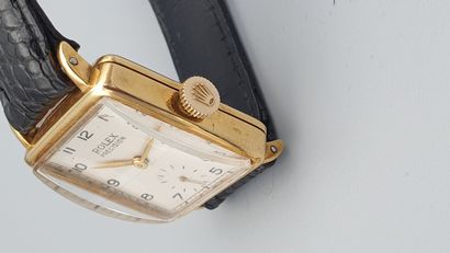 null ROLEX " Precision" ref.3894, circa 1938.

Elegant 18k yellow gold wristwatch...