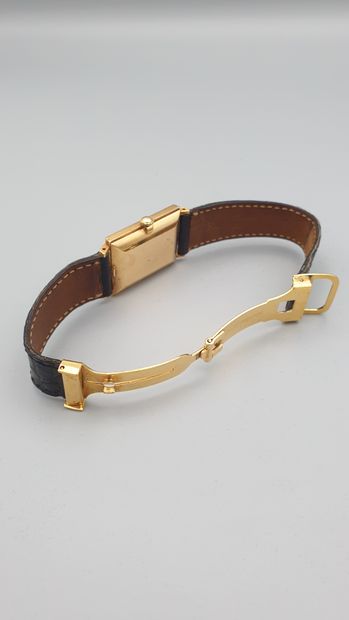 null EVIANA "Classique" vers 1965

Montre bracelet en or jaune 18K, boitier rectangulaire,...