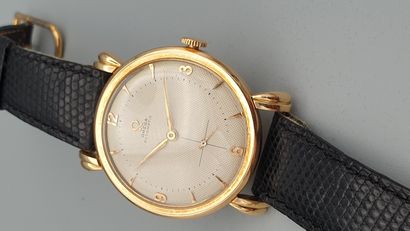null 
OMEGA à grande ouverture vers 1948 

 Superbe montre bracelet en or jaune 18K,...