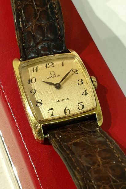 null OMEGA "de Ville" ref.51.260 vers 1965

Montre bracelet en métal plaqué 20 microns,...