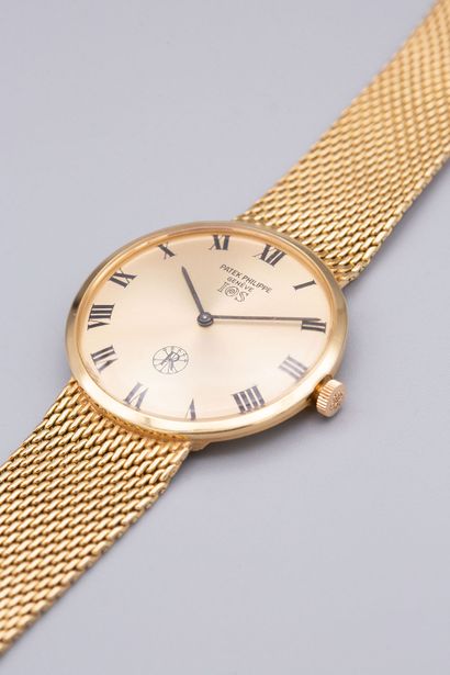 null PATEK PHILIPPE Calatrava "IOS / R" ref.3562.1 circa 1968.

Elegant men's watch...