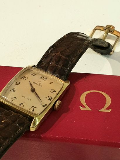 null OMEGA "de Ville" ref.51.260 vers 1965

Montre bracelet en métal plaqué 20 microns,...