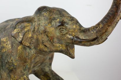null "THAÏLANDE, XVIII / XIXème siècle. 


Sculpture en ronde bosse d'un éléphant...