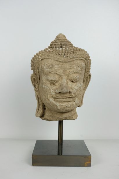 null THAILANDE, Haripunchai, XIIIème siècle. 


Tête de Bouddha sculptée en haut-relief....