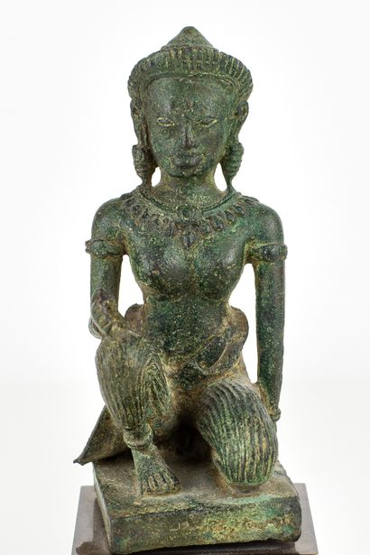 null CAMBODGE, Art Khmer XIIème siècle. 


Divinité féminine (probablement la déesse...