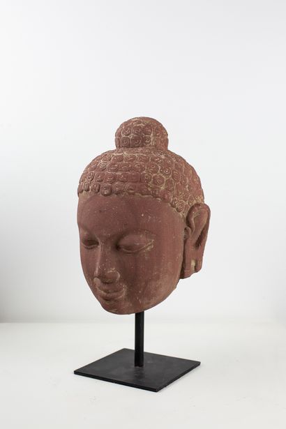 null INDE, Mathura, époque Gupta, Vème-VIème siècle. Tête de Bouddha Shakyamuni....