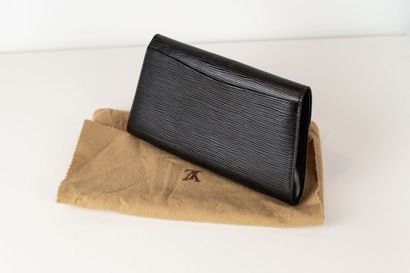null 
LOUIS VUITTON


Pochette modèle 
Art Déco en cuir épi noir, avec poches plaquées...