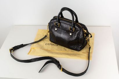 null 
LOUIS VUITTON


Bag model 
Speedy in black python and gold metal trim, with...