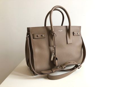 null 
HOLY LAWRENCE 


Bag model 
Day Bag in taupe grained leather. The interior...