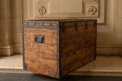 null 
Large mail trunk in natural wood, with metal reinforcements on the edges and...