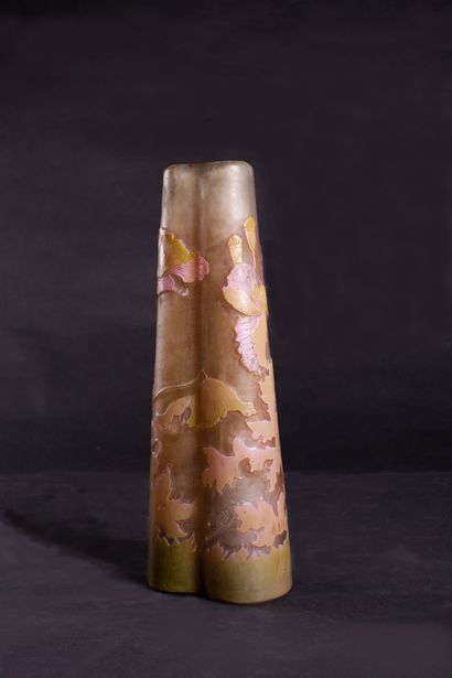 ETABLISSEMENTS GALLE Establishments GALLÉ 
Tubular vase with a flared base in acid-etched...