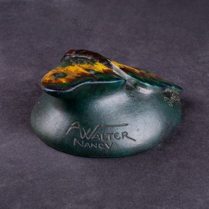 Amalric WALTER Amalric WALTER (1870-1959) and Henri BERGÉ (1870-1937)

Oval paperweight...