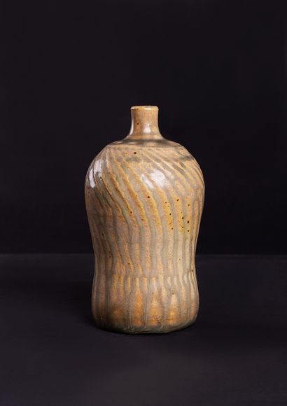 Jean CARRIES Jean CARRIES ( 1855 - 1894 ) 

A Puisaye sandstone flask with a neck...