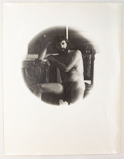 null 12 photographies sur papier argentique année 70 représentant des nus masculins...
