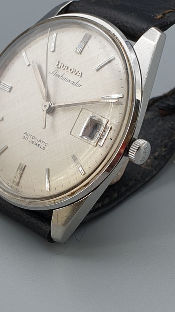 null BULOVA "Ambassador" vers 1965.

Montre bracelet en acier, boîtier rond monobloc...
