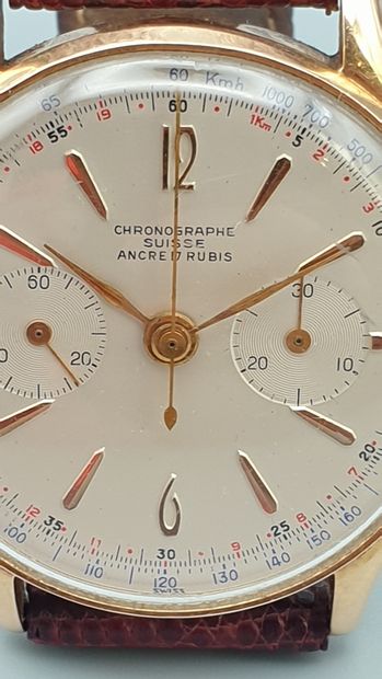 null CHRONOGRAPHE SUISSE, vers 1955.

Elégant chronographe "Jumbo" à grande ouverture....